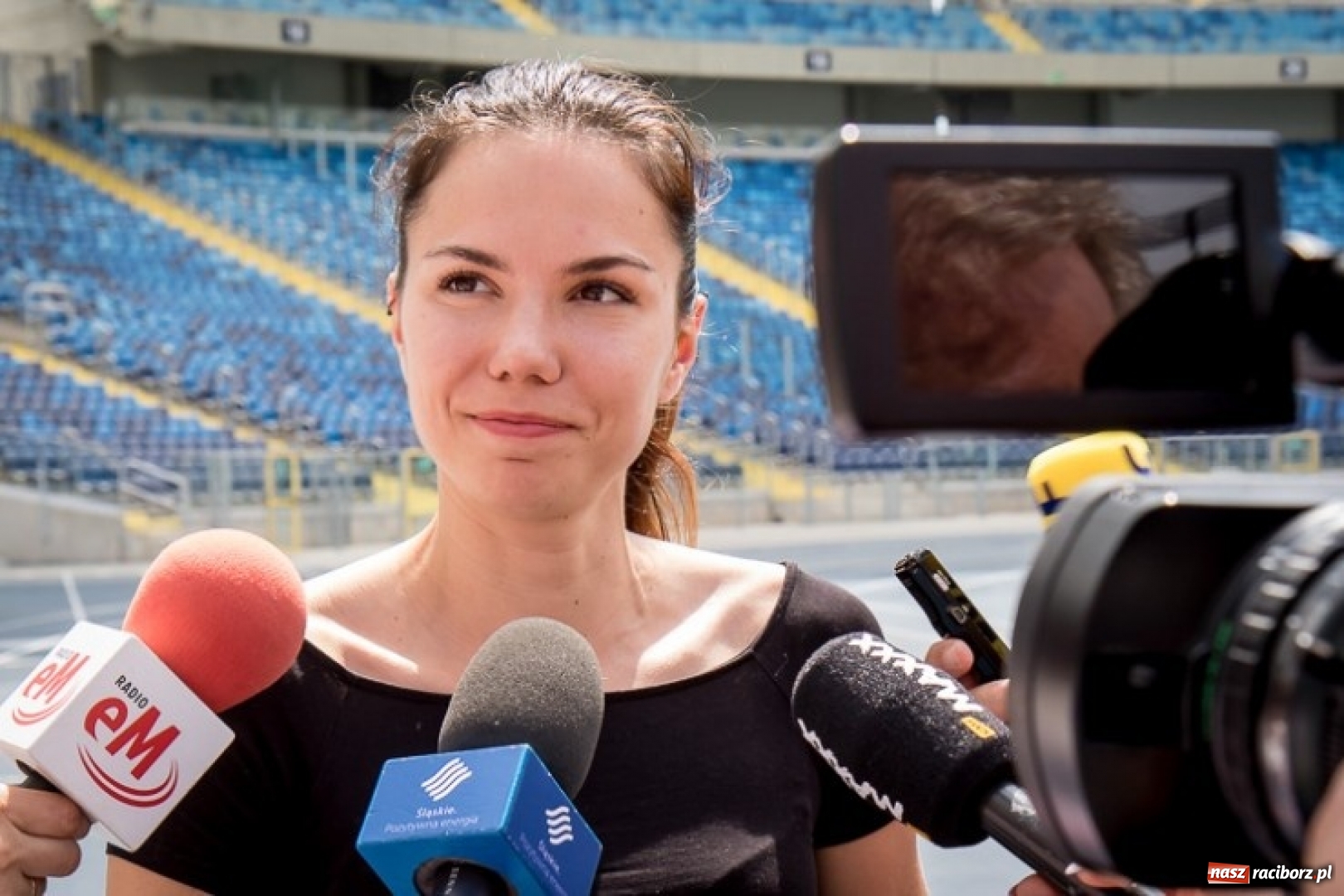 Zdjęcie w galerii na portalu naszraciborz.pl: Justyna Święty-Ersetic wspiera promocję Stadionu Śląskiego wiadomości z regionu