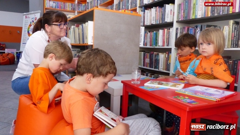 Zdjęcie w galerii na portalu naszraciborz.pl: Pomarańczowo i odjazdowo, czyli sobota na dwóch kółkach z raciborską biblioteką wiadomości z regionu