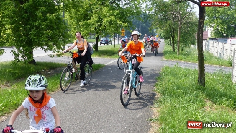 Zdjęcie w galerii na portalu naszraciborz.pl: Pomarańczowo i odjazdowo, czyli sobota na dwóch kółkach z raciborską biblioteką wiadomości z regionu