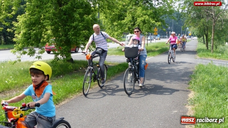 Zdjęcie w galerii na portalu naszraciborz.pl: Pomarańczowo i odjazdowo, czyli sobota na dwóch kółkach z raciborską biblioteką wiadomości z regionu