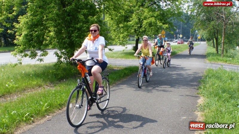 Zdjęcie w galerii na portalu naszraciborz.pl: Pomarańczowo i odjazdowo, czyli sobota na dwóch kółkach z raciborską biblioteką wiadomości z regionu