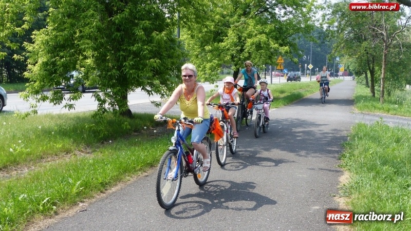 Zdjęcie w galerii na portalu naszraciborz.pl: Pomarańczowo i odjazdowo, czyli sobota na dwóch kółkach z raciborską biblioteką wiadomości z regionu