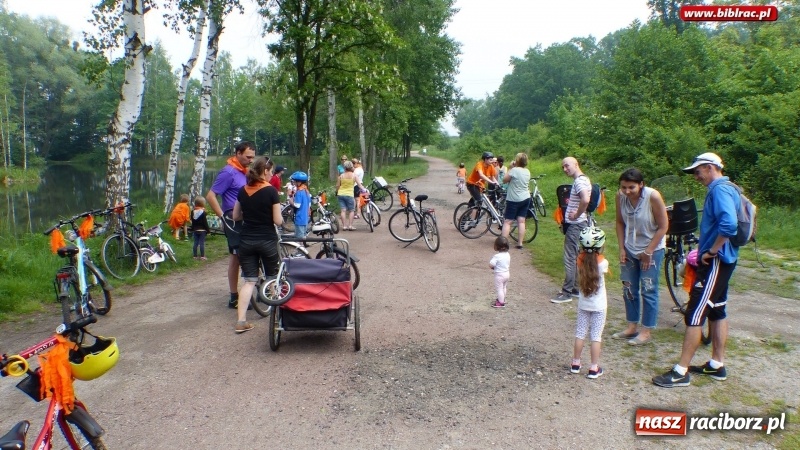 Zdjęcie w galerii na portalu naszraciborz.pl: Pomarańczowo i odjazdowo, czyli sobota na dwóch kółkach z raciborską biblioteką wiadomości z regionu