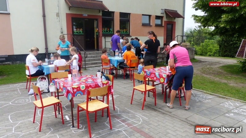 Zdjęcie w galerii na portalu naszraciborz.pl: Pomarańczowo i odjazdowo, czyli sobota na dwóch kółkach z raciborską biblioteką wiadomości z regionu