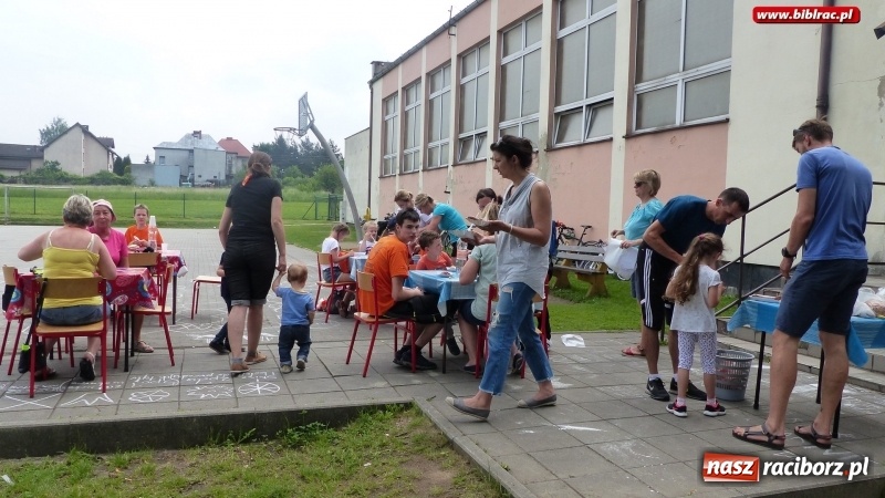 Zdjęcie w galerii na portalu naszraciborz.pl: Pomarańczowo i odjazdowo, czyli sobota na dwóch kółkach z raciborską biblioteką wiadomości z regionu