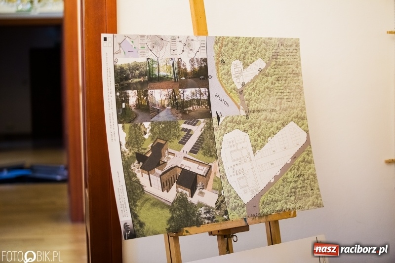 Zdjęcie w galerii na portalu naszraciborz.pl: Absolwenci raciborskiej architektury odebrali na zamku dyplomy wiadomości z regionu