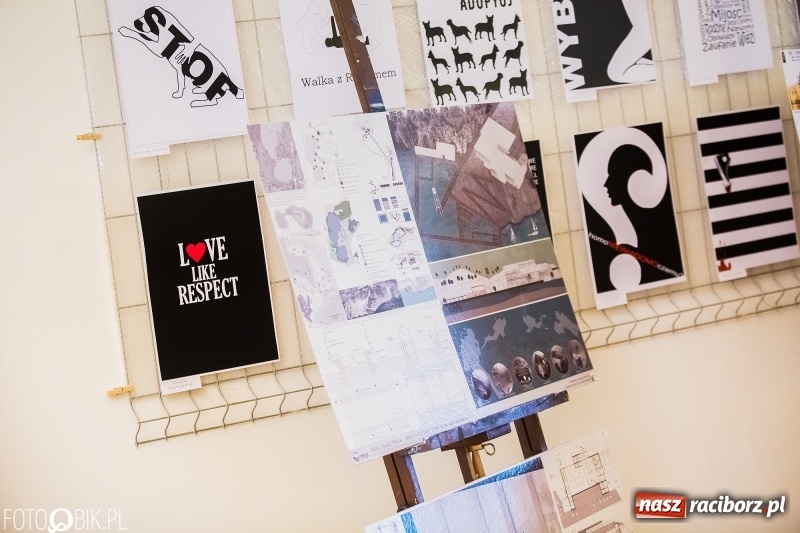 Zdjęcie w galerii na portalu naszraciborz.pl: Absolwenci raciborskiej architektury odebrali na zamku dyplomy wiadomości z regionu