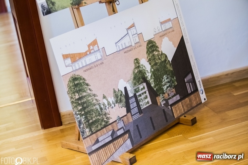 Zdjęcie w galerii na portalu naszraciborz.pl: Absolwenci raciborskiej architektury odebrali na zamku dyplomy wiadomości z regionu