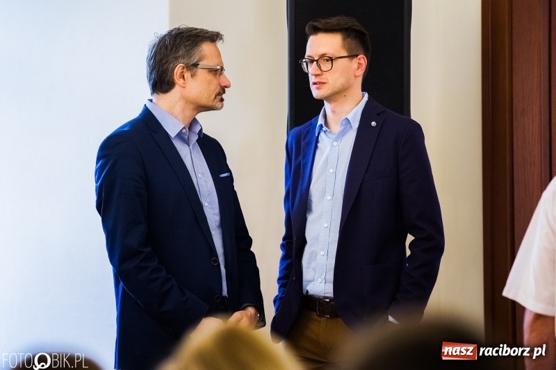 Zdjęcie w galerii na portalu naszraciborz.pl: Absolwenci raciborskiej architektury odebrali na zamku dyplomy wiadomości z regionu