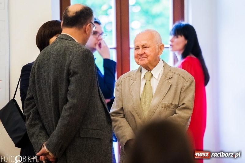 Zdjęcie w galerii na portalu naszraciborz.pl: Absolwenci raciborskiej architektury odebrali na zamku dyplomy wiadomości z regionu