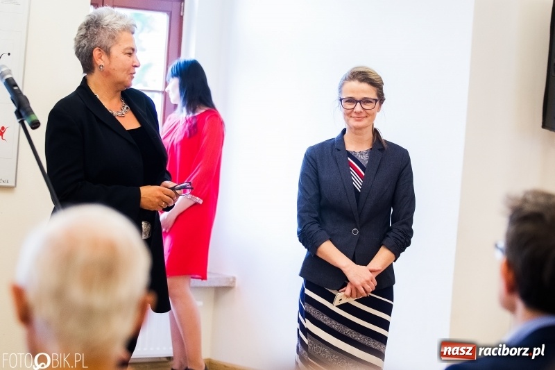 Zdjęcie w galerii na portalu naszraciborz.pl: Absolwenci raciborskiej architektury odebrali na zamku dyplomy wiadomości z regionu