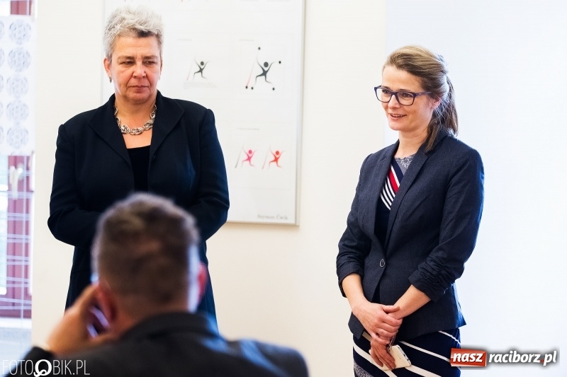 Zdjęcie w galerii na portalu naszraciborz.pl: Absolwenci raciborskiej architektury odebrali na zamku dyplomy wiadomości z regionu