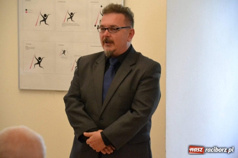 Zdjęcie w galerii na portalu naszraciborz.pl: Absolwenci raciborskiej architektury odebrali na zamku dyplomy wiadomości z regionu