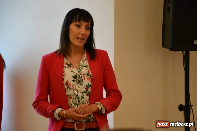 Zdjęcie w galerii na portalu naszraciborz.pl: Absolwenci raciborskiej architektury odebrali na zamku dyplomy wiadomości z regionu