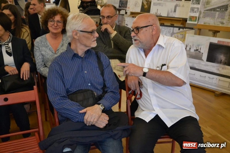 Zdjęcie w galerii na portalu naszraciborz.pl: Absolwenci raciborskiej architektury odebrali na zamku dyplomy wiadomości z regionu