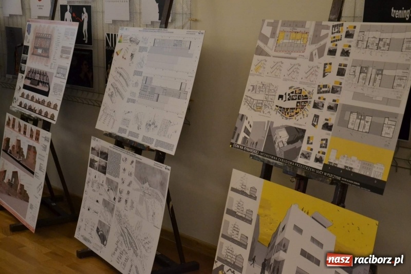 Zdjęcie w galerii na portalu naszraciborz.pl: Absolwenci raciborskiej architektury odebrali na zamku dyplomy wiadomości z regionu