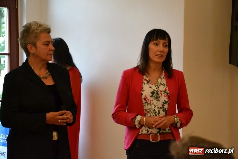 Zdjęcie w galerii na portalu naszraciborz.pl: Absolwenci raciborskiej architektury odebrali na zamku dyplomy wiadomości z regionu