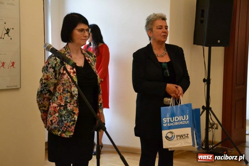 Zdjęcie w galerii na portalu naszraciborz.pl: Absolwenci raciborskiej architektury odebrali na zamku dyplomy wiadomości z regionu