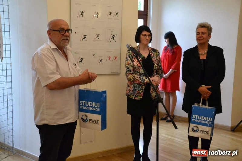 Zdjęcie w galerii na portalu naszraciborz.pl: Absolwenci raciborskiej architektury odebrali na zamku dyplomy wiadomości z regionu