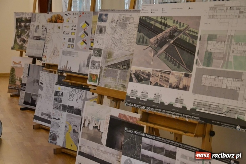 Zdjęcie w galerii na portalu naszraciborz.pl: Absolwenci raciborskiej architektury odebrali na zamku dyplomy wiadomości z regionu