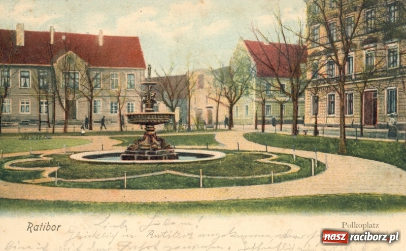 Zdjęcie w galerii na portalu naszraciborz.pl: Z placu Wolności znikają drzewa. Jak wyglądały dawniej, jak wyglądają dziś  wiadomości z regionu