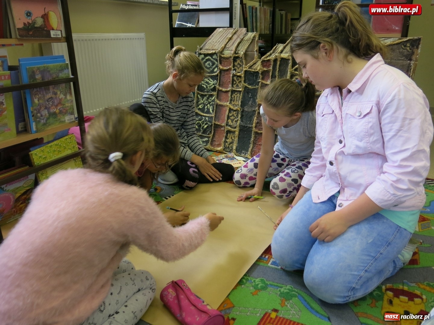Zdjęcie w galerii na portalu naszraciborz.pl: Cudowna podróż do Książkowego Emporium w raciborskiej bibliotece wiadomości z regionu