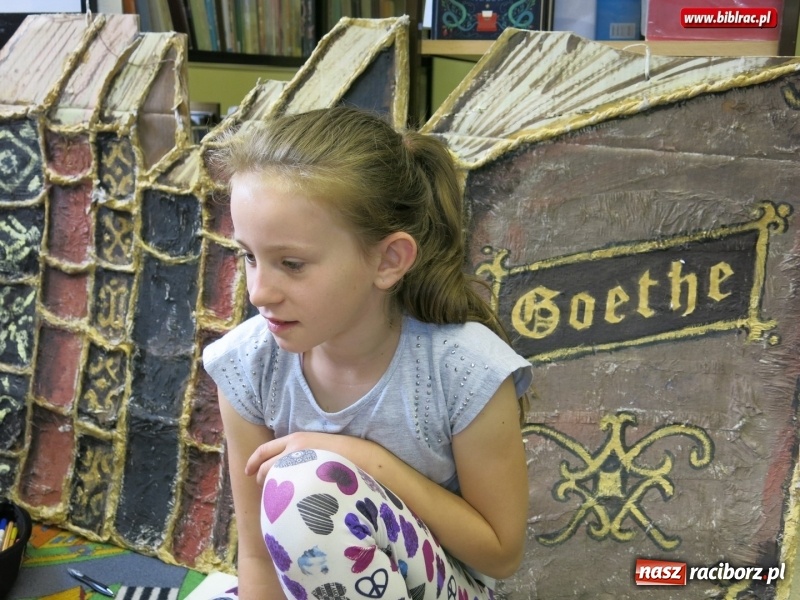 Zdjęcie w galerii na portalu naszraciborz.pl: Cudowna podróż do Książkowego Emporium w raciborskiej bibliotece wiadomości z regionu