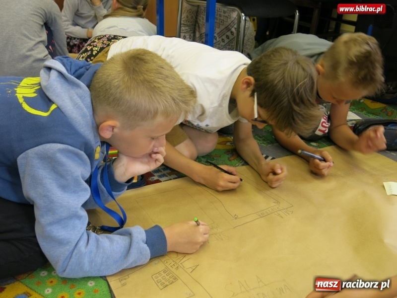 Zdjęcie w galerii na portalu naszraciborz.pl: Cudowna podróż do Książkowego Emporium w raciborskiej bibliotece wiadomości z regionu