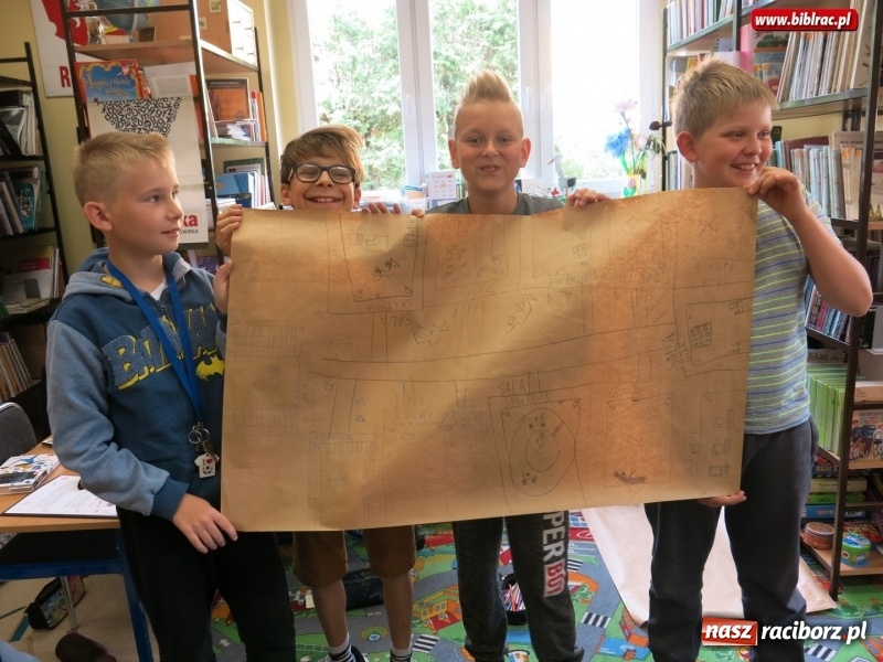 Zdjęcie w galerii na portalu naszraciborz.pl: Cudowna podróż do Książkowego Emporium w raciborskiej bibliotece wiadomości z regionu