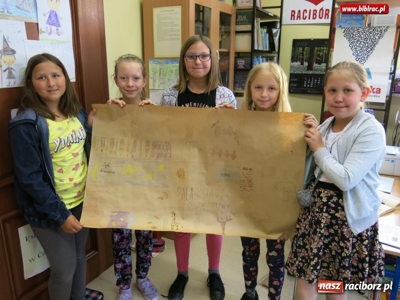 Zdjęcie w galerii na portalu naszraciborz.pl: Cudowna podróż do Książkowego Emporium w raciborskiej bibliotece wiadomości z regionu