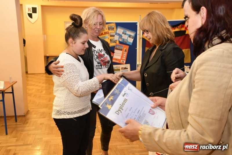 Zdjęcie w galerii na portalu naszraciborz.pl: XIII Wojewódzki Konkurs Językowy Der Globus w SP18 wiadomości z regionu