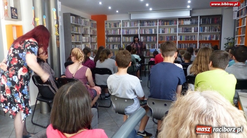 Zdjęcie w galerii na portalu naszraciborz.pl: Kreatywne czytanie, czyli po drugiej stronie książki. Spotkania z Jolantą Reisch-Klose w bibliotece wiadomości z regionu