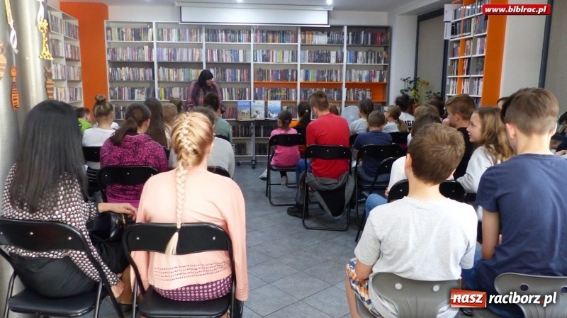 Zdjęcie w galerii na portalu naszraciborz.pl: Kreatywne czytanie, czyli po drugiej stronie książki. Spotkania z Jolantą Reisch-Klose w bibliotece wiadomości z regionu