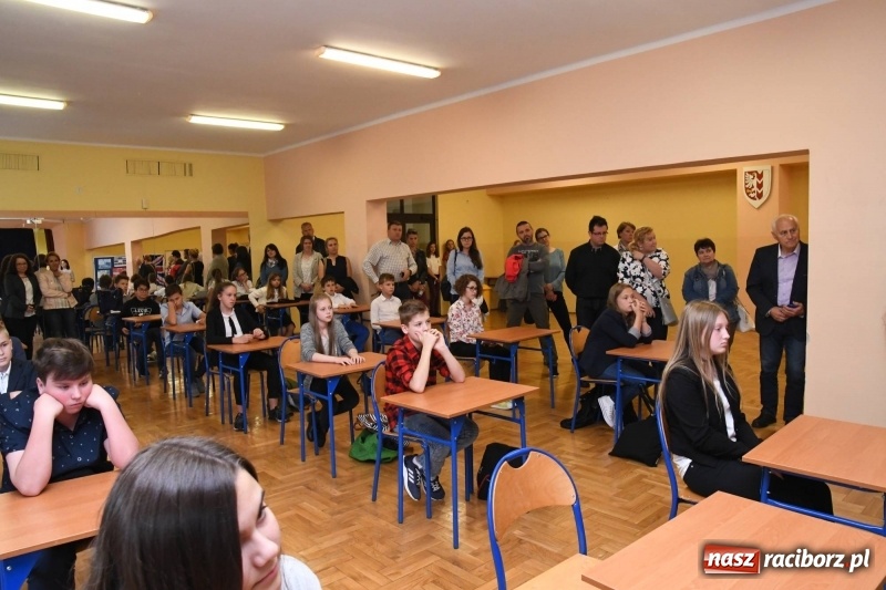 Zdjęcie w galerii na portalu naszraciborz.pl: The Globe – wojewódzki konkurs języka angielskiego w SP18 wiadomości z regionu