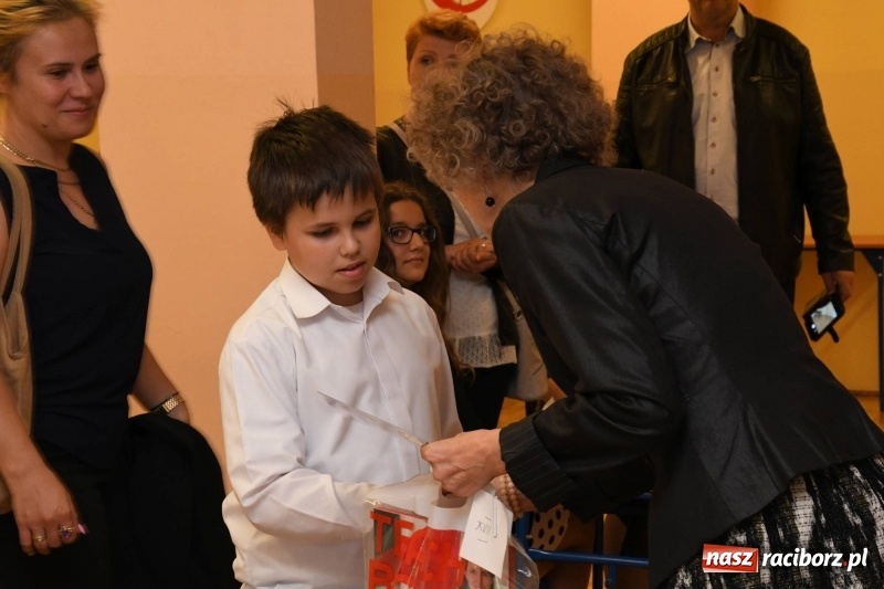 Zdjęcie w galerii na portalu naszraciborz.pl: The Globe – wojewódzki konkurs języka angielskiego w SP18 wiadomości z regionu