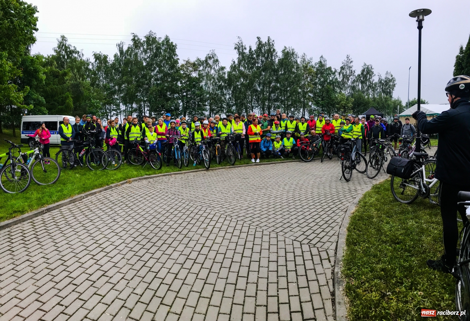Zdjęcie w galerii na portalu naszraciborz.pl: Polacy i Czesi wspólnie wyruszyli na trasę rajdu po gminie Kornowac wiadomości z regionu