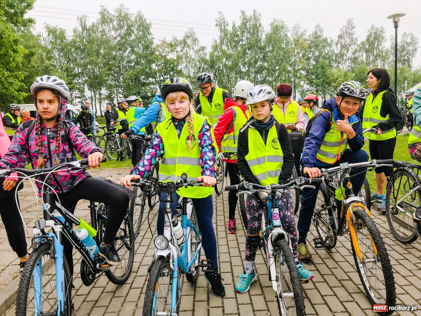 Zdjęcie w galerii na portalu naszraciborz.pl: Polacy i Czesi wspólnie wyruszyli na trasę rajdu po gminie Kornowac wiadomości z regionu