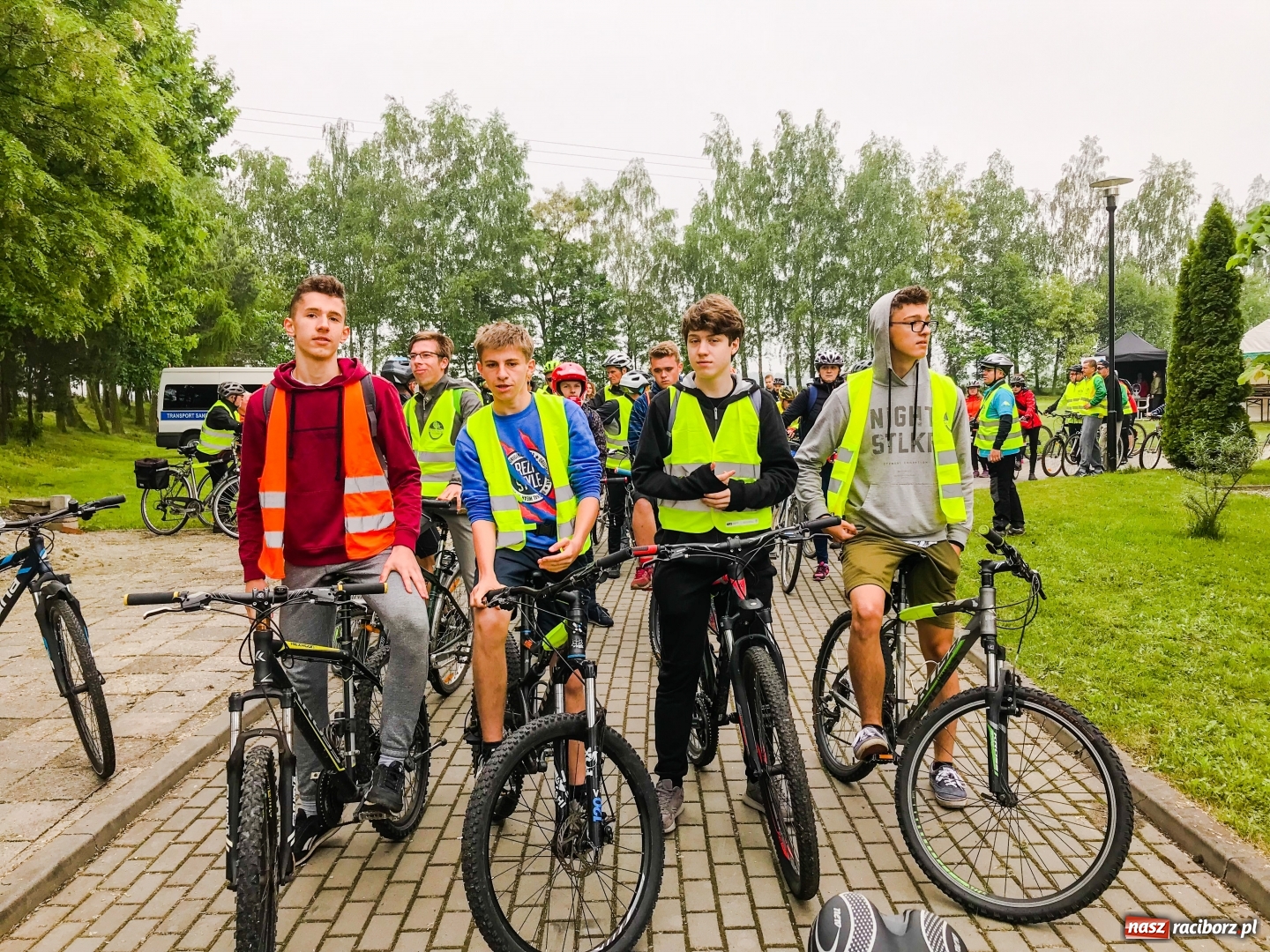 Zdjęcie w galerii na portalu naszraciborz.pl: Polacy i Czesi wspólnie wyruszyli na trasę rajdu po gminie Kornowac wiadomości z regionu