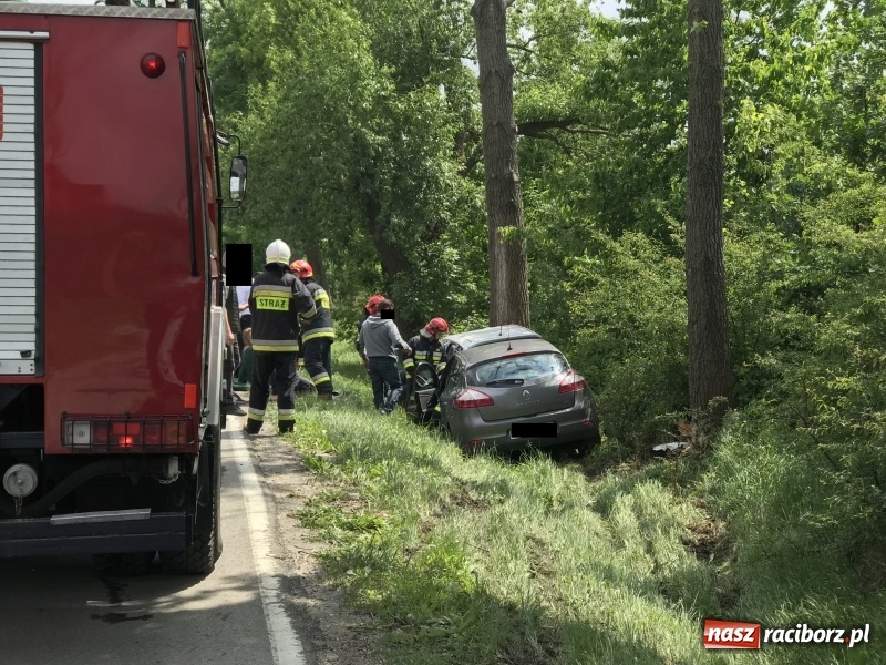 Zdjęcie w galerii na portalu naszraciborz.pl: Weselnicy wśród poszkodowanych w zderzeniu pojazdów na trasie Racibórz-Lubomia  wiadomości z regionu
