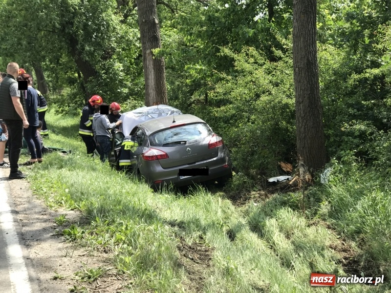Zdjęcie w galerii na portalu naszraciborz.pl: Weselnicy wśród poszkodowanych w zderzeniu pojazdów na trasie Racibórz-Lubomia  wiadomości z regionu
