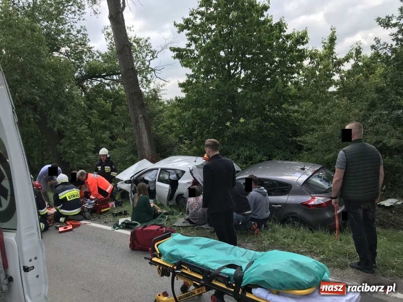 Zdjęcie w galerii na portalu naszraciborz.pl: Weselnicy wśród poszkodowanych w zderzeniu pojazdów na trasie Racibórz-Lubomia  wiadomości z regionu