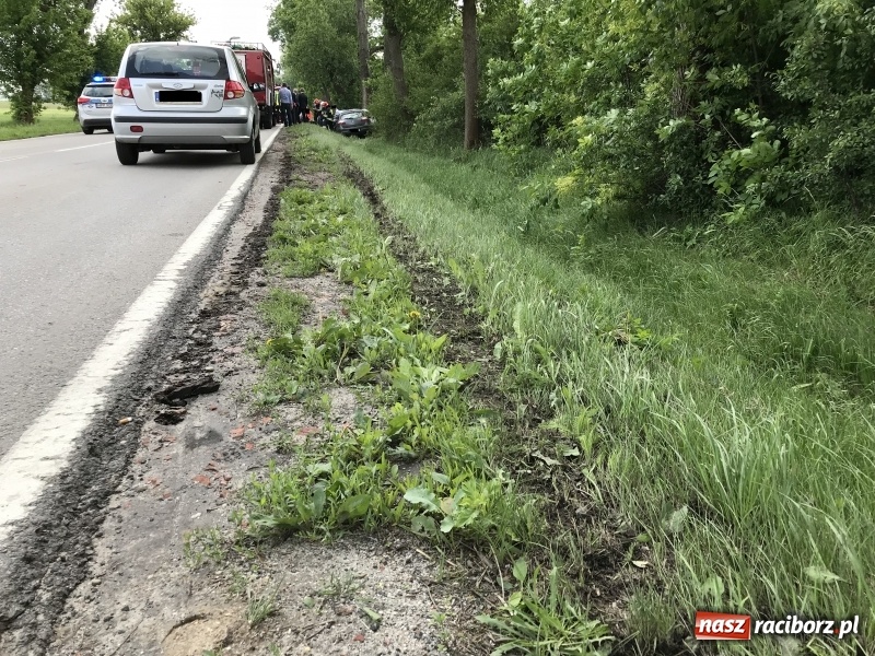 Zdjęcie w galerii na portalu naszraciborz.pl: Weselnicy wśród poszkodowanych w zderzeniu pojazdów na trasie Racibórz-Lubomia  wiadomości z regionu
