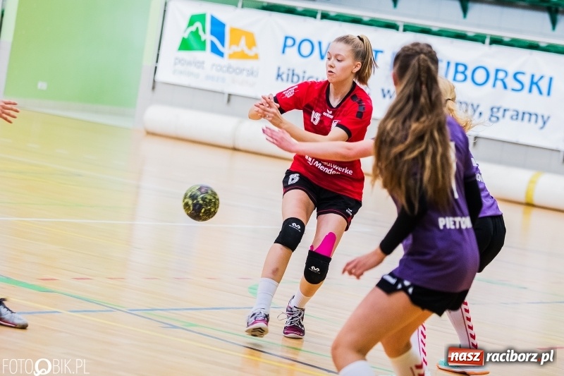 Zdjęcie w galerii na portalu naszraciborz.pl: UKS Start Pietrowice Wielkie zwycięzcą Międzynarodowego Turnieju Juniorek w piłce ręcznej wiadomości z regionu