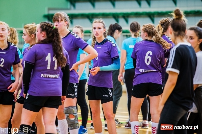 Zdjęcie w galerii na portalu naszraciborz.pl: UKS Start Pietrowice Wielkie zwycięzcą Międzynarodowego Turnieju Juniorek w piłce ręcznej wiadomości z regionu