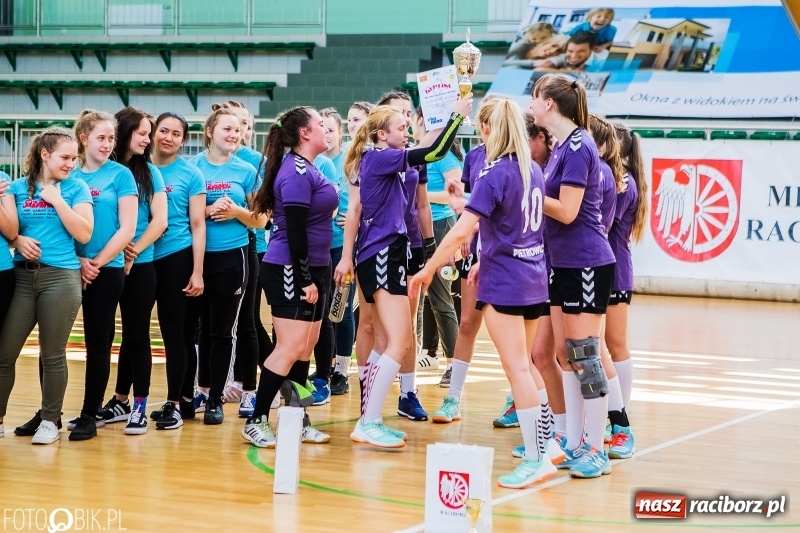 Zdjęcie w galerii na portalu naszraciborz.pl: UKS Start Pietrowice Wielkie zwycięzcą Międzynarodowego Turnieju Juniorek w piłce ręcznej wiadomości z regionu