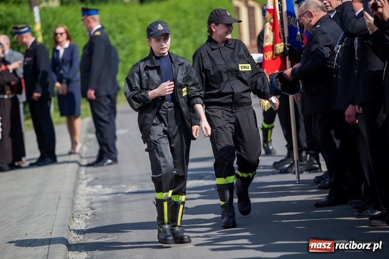 Zdjęcie w galerii na portalu naszraciborz.pl: Uroczystość 115-lecia OSP Markowice wraz z poświęceniem nowego wozu  wiadomości z regionu