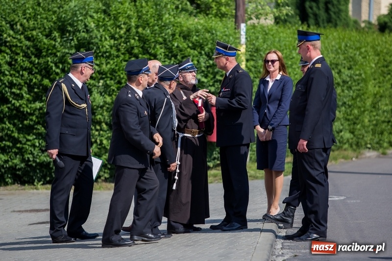 Zdjęcie w galerii na portalu naszraciborz.pl: Uroczystość 115-lecia OSP Markowice wraz z poświęceniem nowego wozu  wiadomości z regionu
