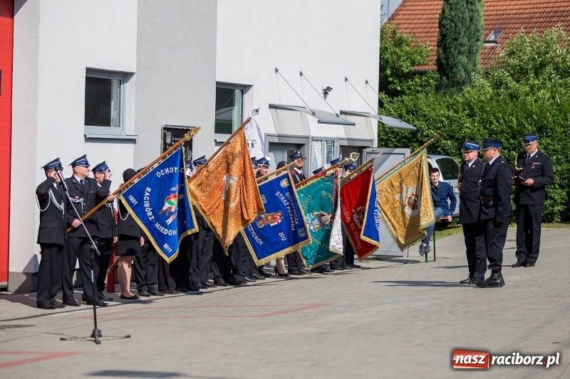 Zdjęcie w galerii na portalu naszraciborz.pl: Uroczystość 115-lecia OSP Markowice wraz z poświęceniem nowego wozu  wiadomości z regionu