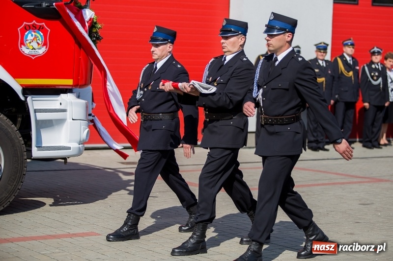 Zdjęcie w galerii na portalu naszraciborz.pl: Uroczystość 115-lecia OSP Markowice wraz z poświęceniem nowego wozu  wiadomości z regionu