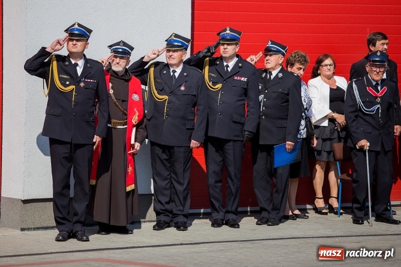 Zdjęcie w galerii na portalu naszraciborz.pl: Uroczystość 115-lecia OSP Markowice wraz z poświęceniem nowego wozu  wiadomości z regionu